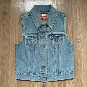 Levi’s Relaxed Jean Vest NWOT